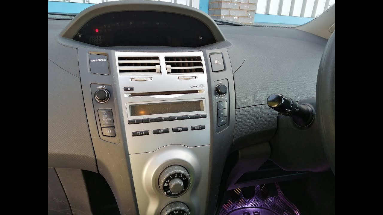 Toyota Yaris 2005–2015: как снять штатную магнитолу и установить двухдиновую магнитолу