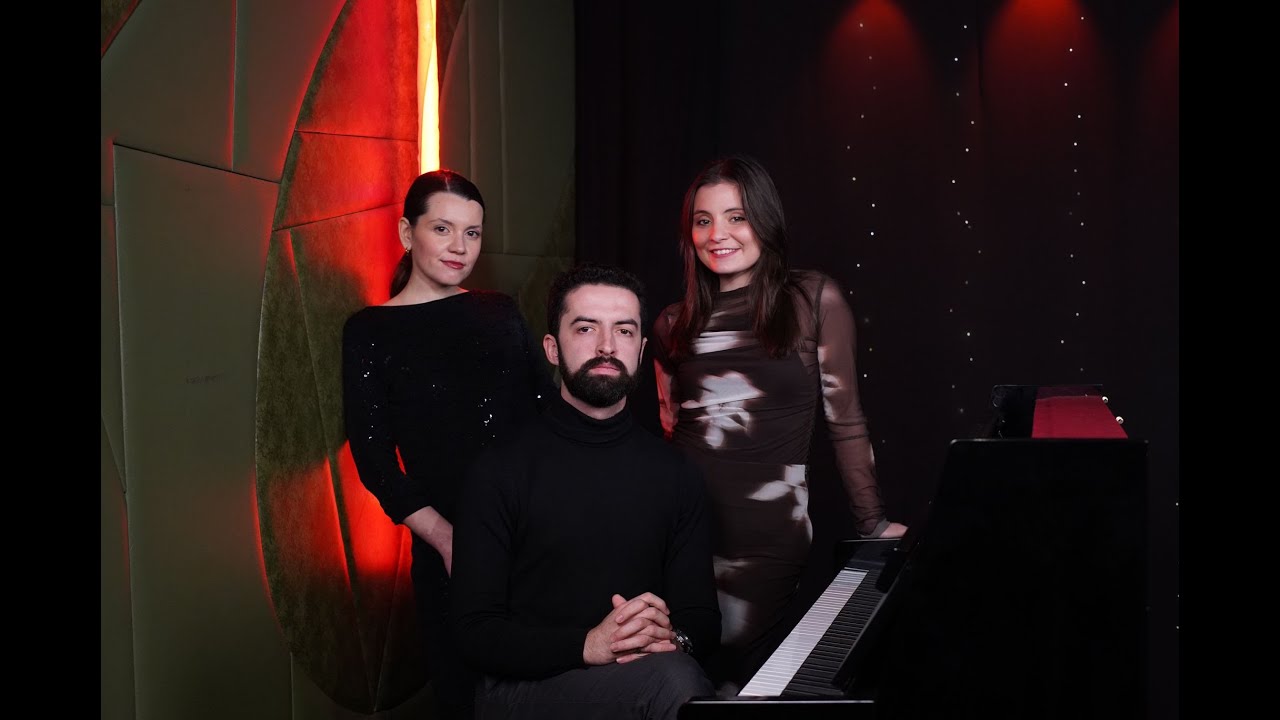Revolta - Mariana Rebelo, Inês Monstro e Miguel Marôco