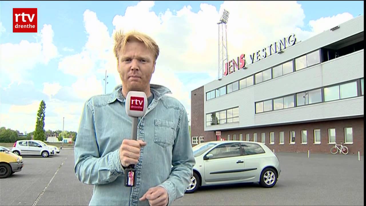 Spelers FC Emmen opgepakt voor zwaaien met nepwapen