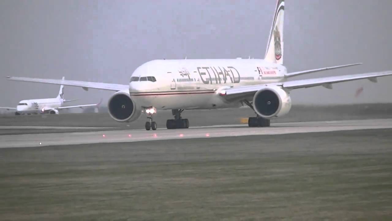 Etihad 777-300ER, Departing 23L Manchester
