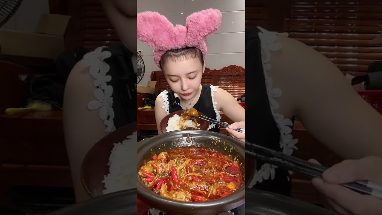 可爱吃鲫鱼鱼籽和鲤鱼鱼籽了 我每次会把炖的大鱼头汤留一点 然后放进鱼杂里面去一起烧 好香😋 #美食 #鱼杂 #抖音美食推荐官 #太好吃了 #热门