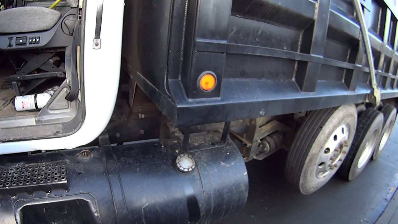 6 Рабочее место на самосвале (dump truck).
