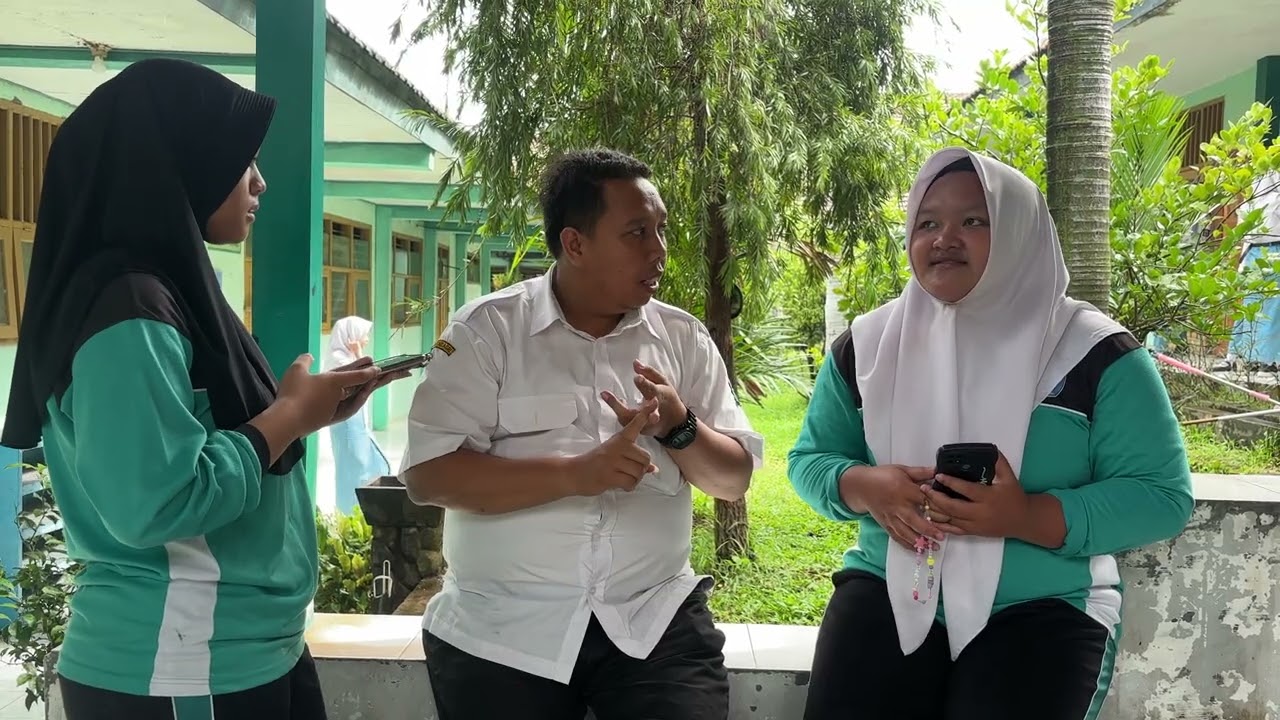 Wawancara Pemilahan Sampah SMAN 1 PURWOSARI bersama bapak Adi Prasetyo, Kelompok 5 Bahasa Indonesia