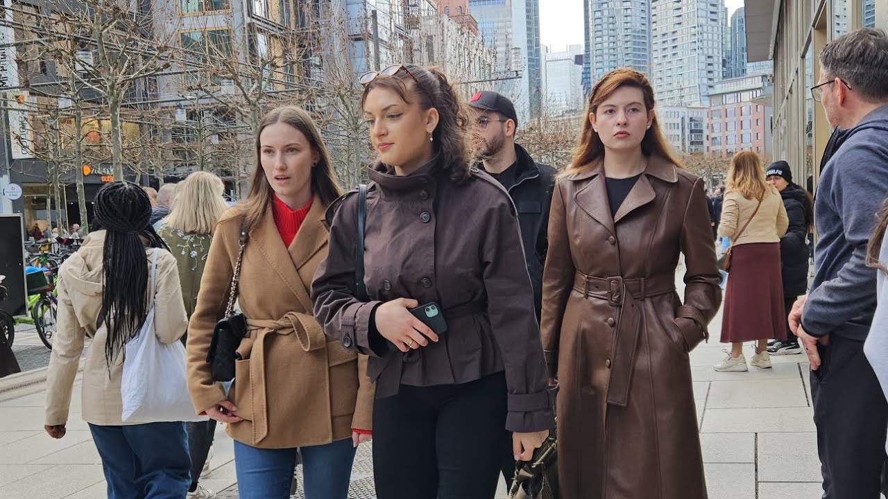 FRANKFURT/GERMANY/Saturday Walking Tour of Ziel/Erzeugermarkt Konstablerwache 