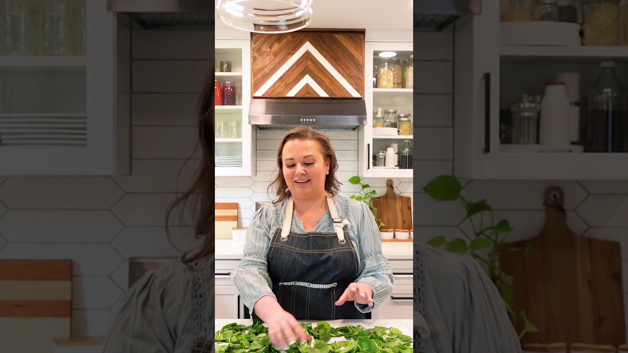 Tips for How to Dry Spinach After It&rsquo;s Washed 🌱#youtubeshort