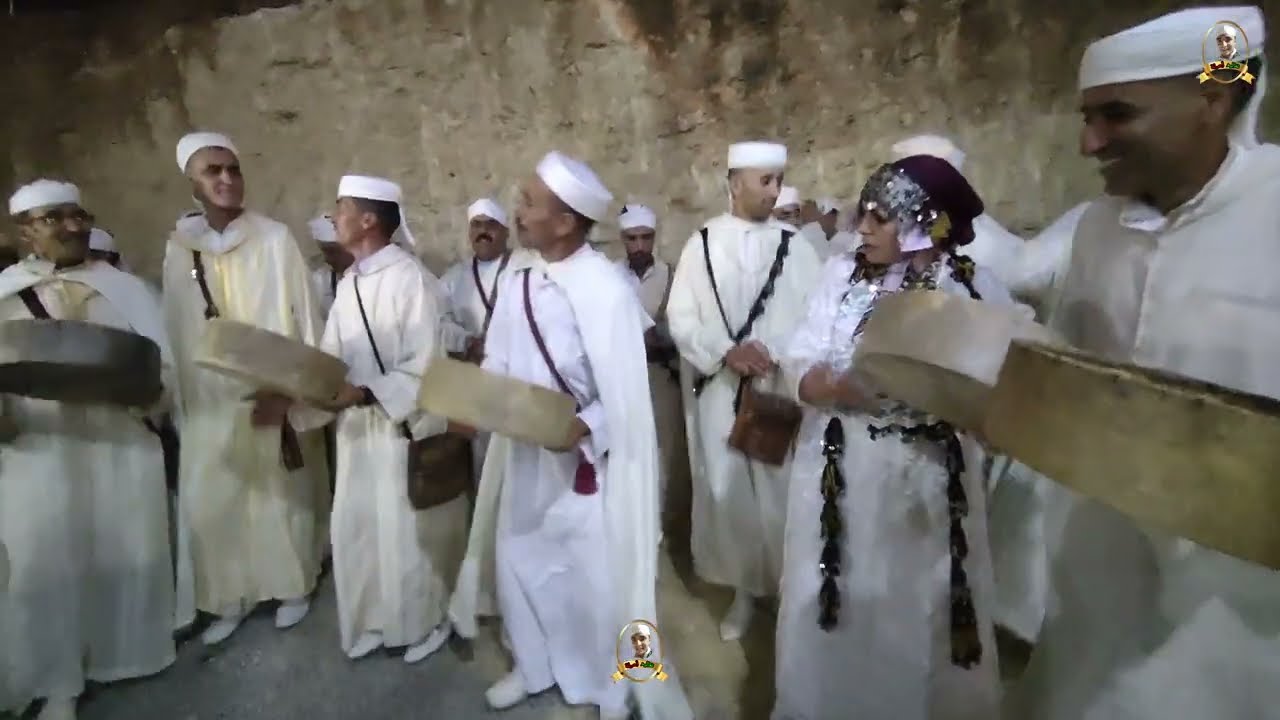 أحيدوس أيت وراين مشاركة إمرأة بالبندير تبهر الحضور #ازلان #احيدوس #آيت_وراين #تقاليد #اصيلة 