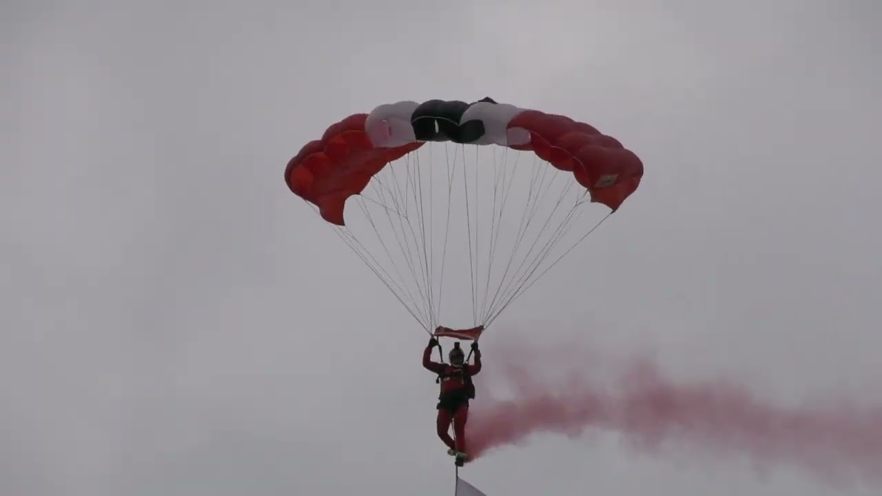 The Red Devils Army Parachute Display Team A t Blackpool Airshow Sunday 10th