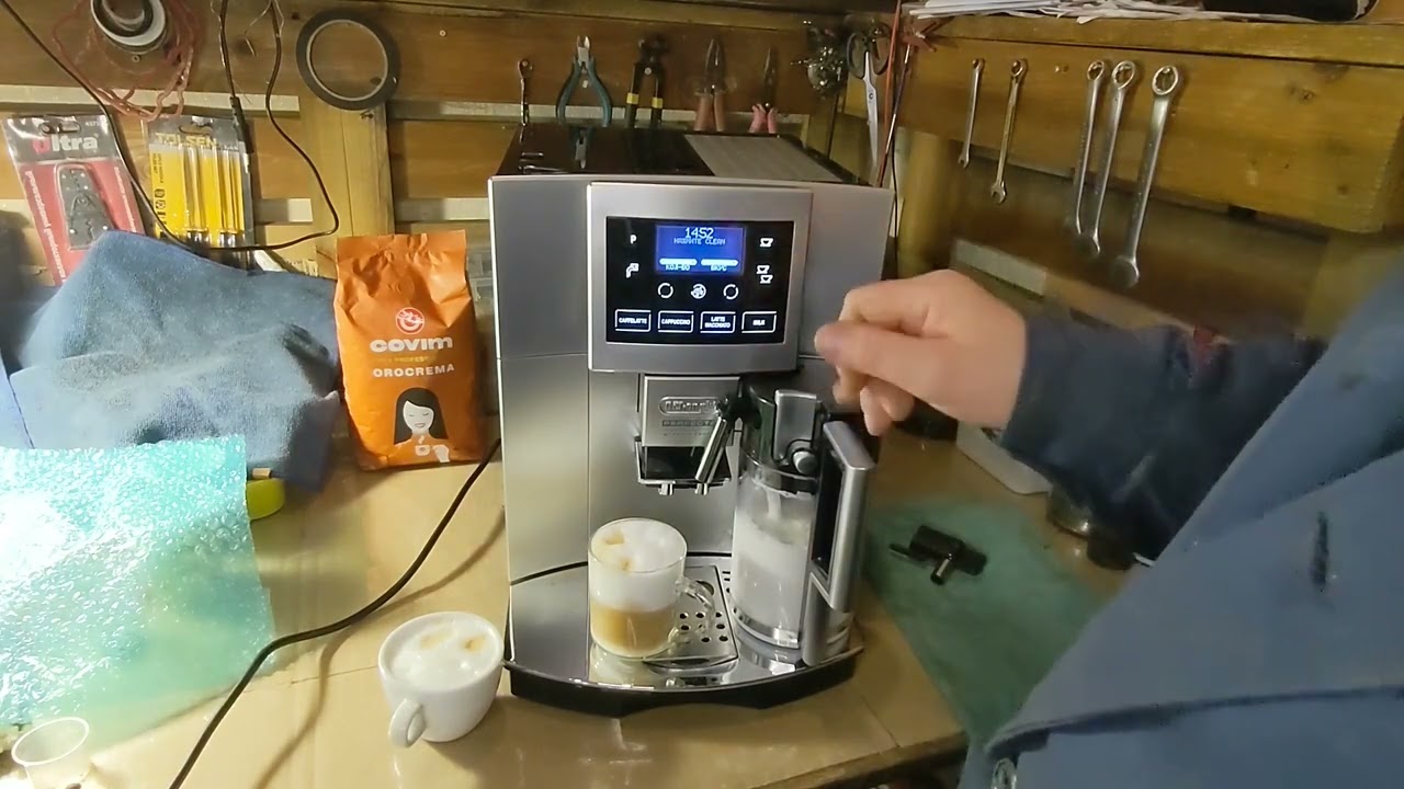 DeLonghi ESAM 5600 S Perfecta, краткий обзор и приготовление напитков.