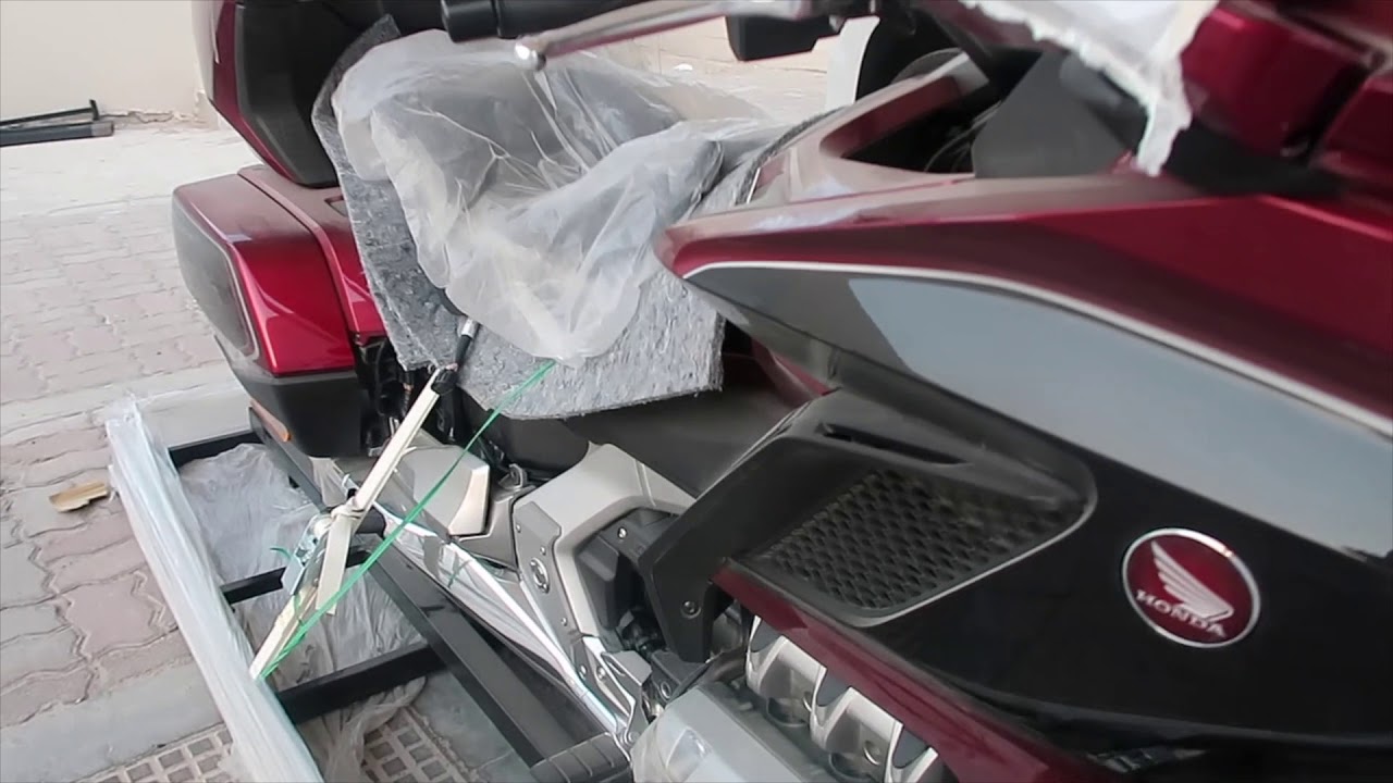 تركيــــب دراجة القولدويـــــــنق DCT 2018 الجديدة Installation of my brand new Goldwing DCT 2018