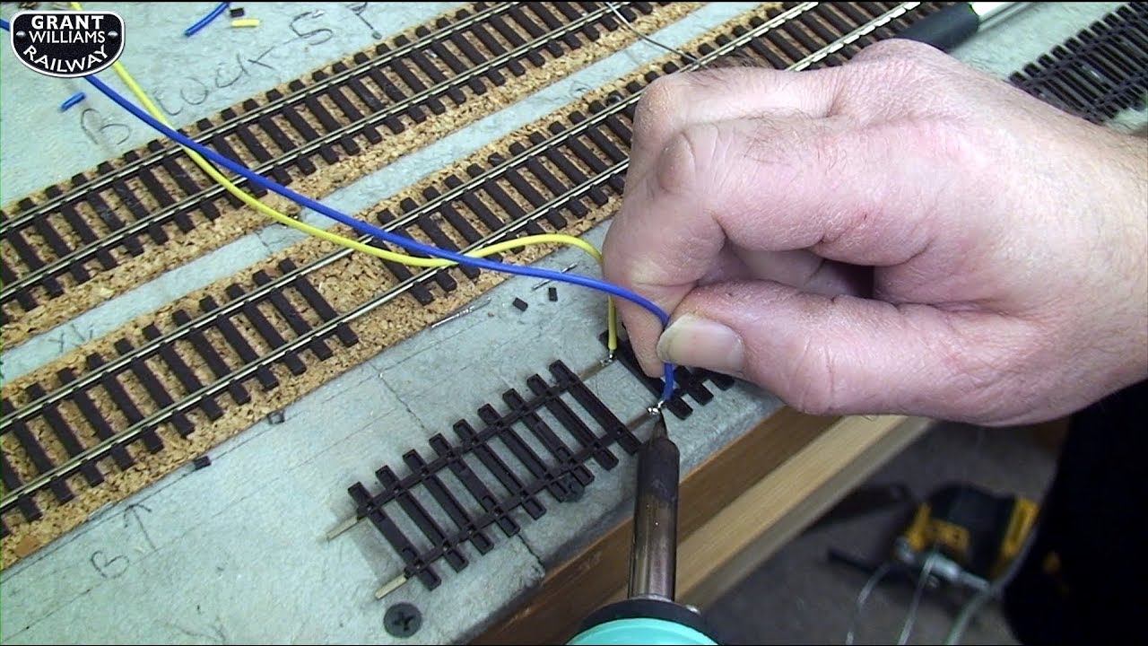 A Model Railway From Scratch - 19A: Wiring Discreet Droppers