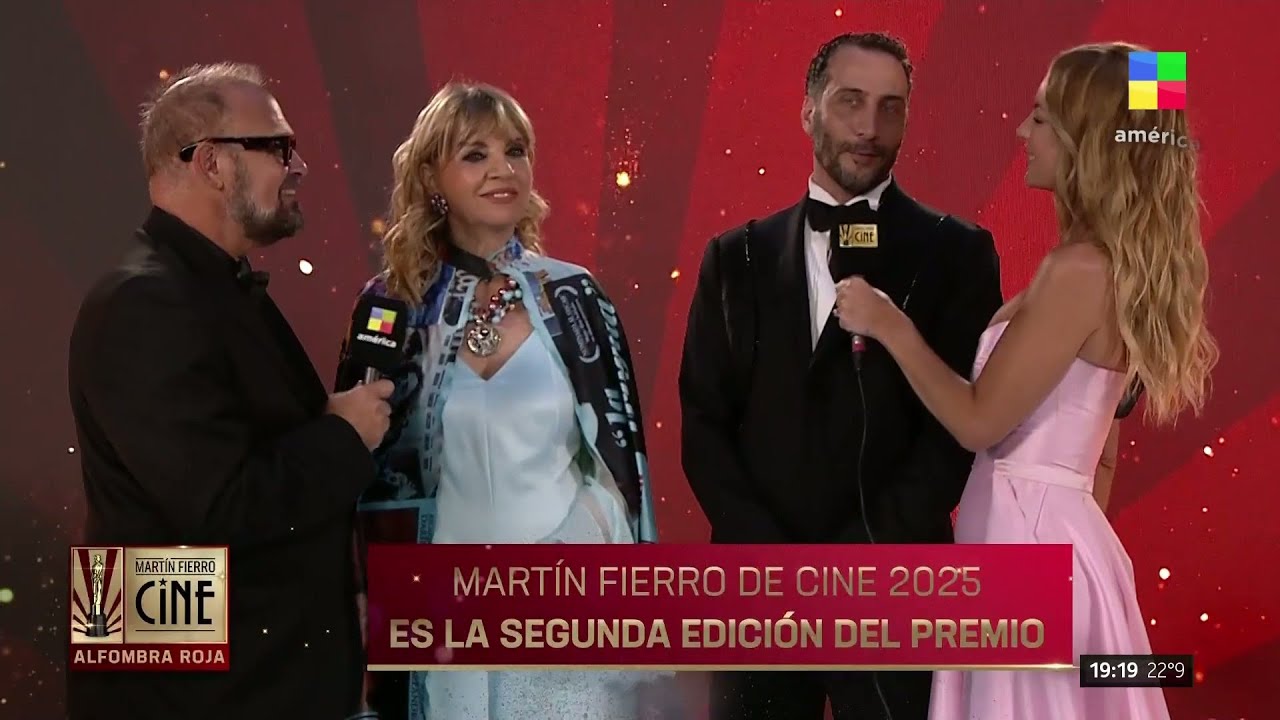 🤩Así arrancó la alfombra roja de los Martín Fierro de Cine 2025: Teté Coustarot y Luciano Cáceres