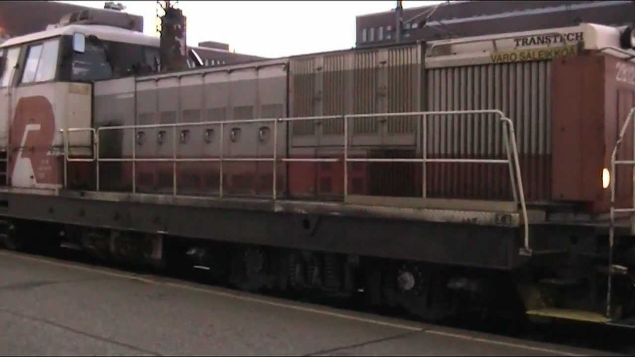 01.10.2011 0656 Dr16 locomotives 2813 and 2812 start Pielstick 12PA4-V-200VG engine.