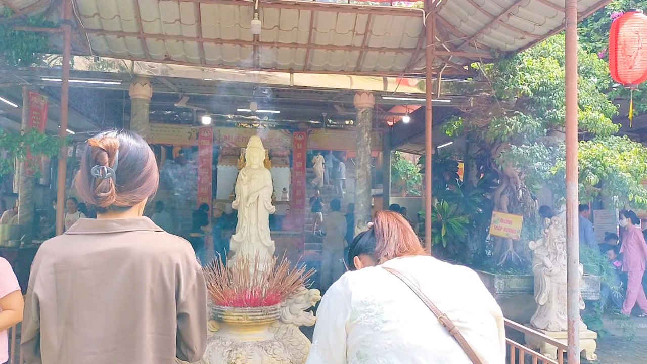 Sáng Mùng 3 Âm Mở Kinh Cầu An Rất Linh Ứng Mẹ Hộ Trì Hết Bệnh Tiền Vô Như Nước ,Phát Vượng!