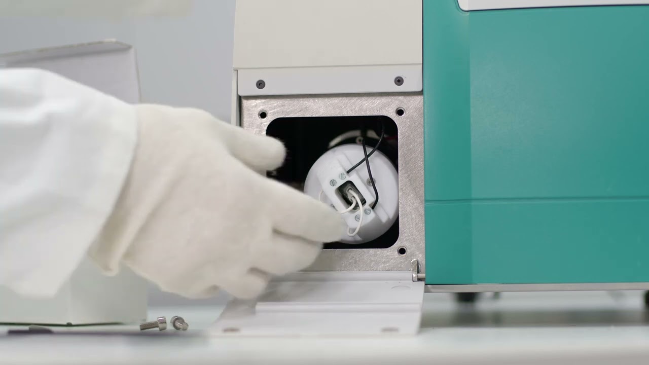 How to replace the lamp in a NIRS DS2500 Analyzer from Metrohm