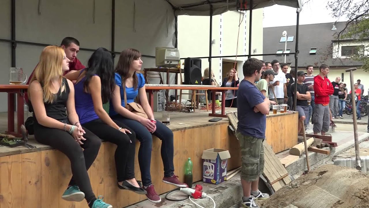 Stavění máje ve Velkých Pavlovicích 2014