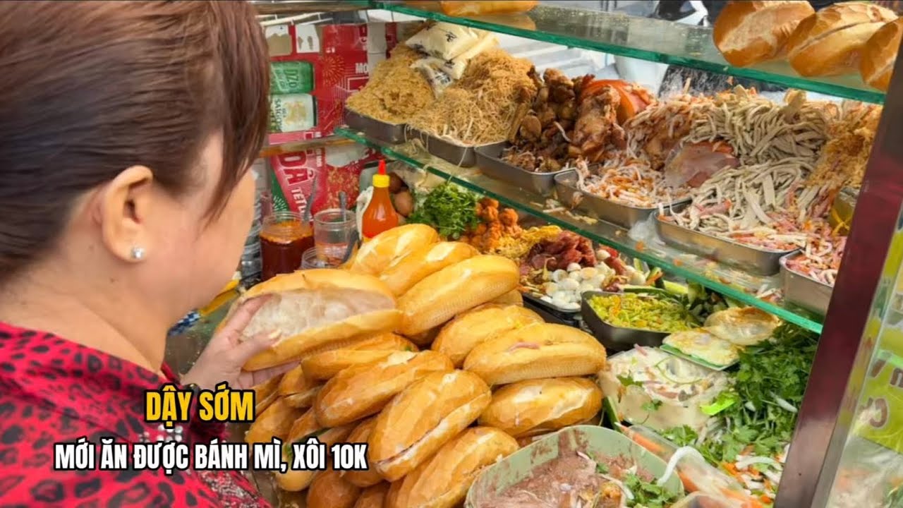 Dậy sớm mới ăn được ổ bánh mì, phần xôi đồng giá 10k 