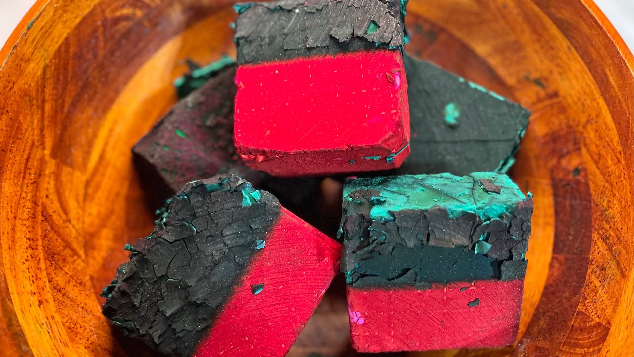 ASMR 5 Flakey Christmas Dyed Gym Chalk Crush + 2 Fresh Blocks | Oddly Satisfying ❤️💚❤️