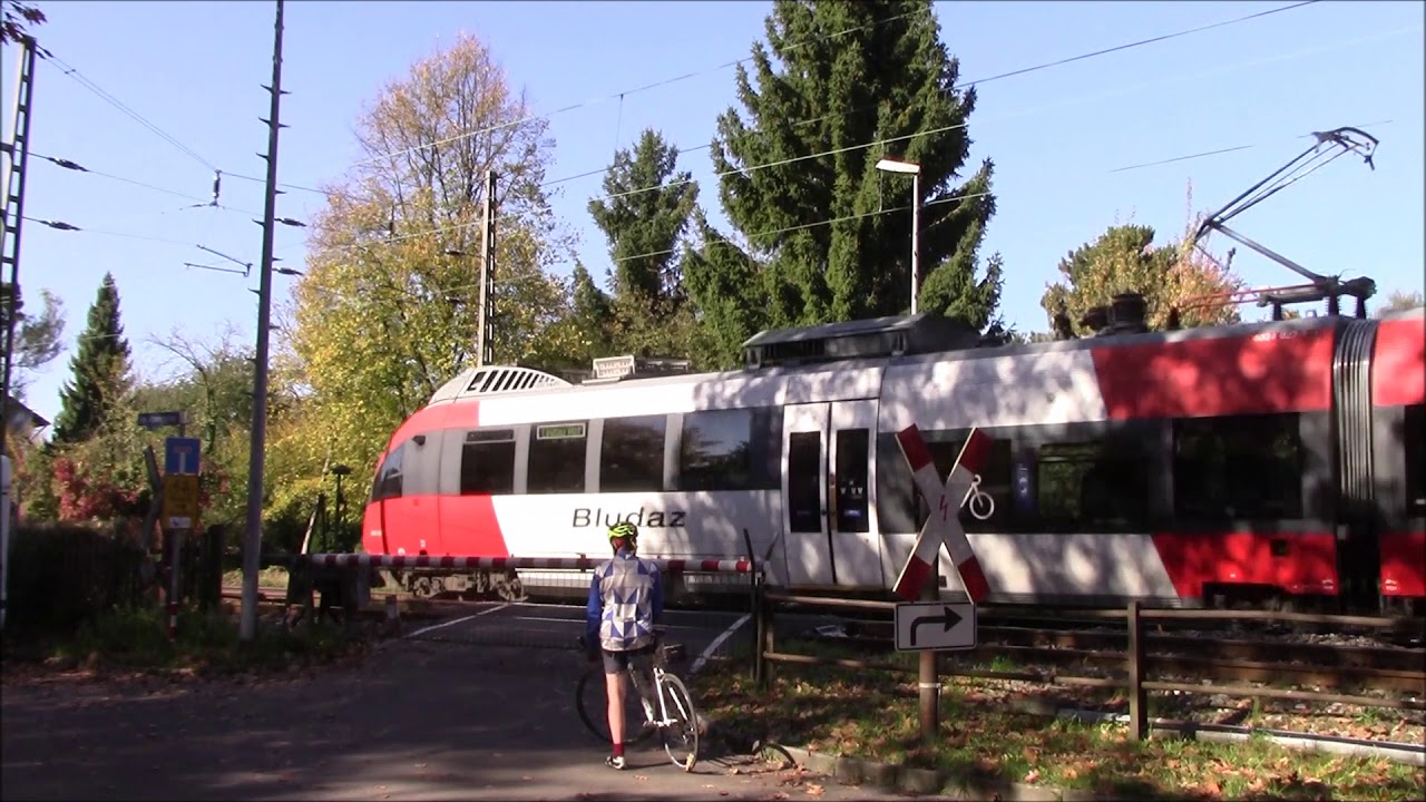Spoorwegovergang Lindau Hasenweidweg Part1 / Bahnübergang / Railroadcrossing