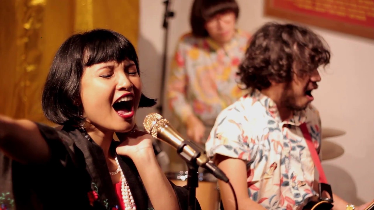 ROMAN KETIGA - 60 Menit di Vakansi STUDIO Episode 01 - White Shoes & The Couples Company
