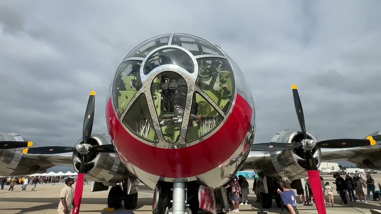 Я ходил смотреть на бомбардировщик B29! В мире осталось всего два таких самолёта.