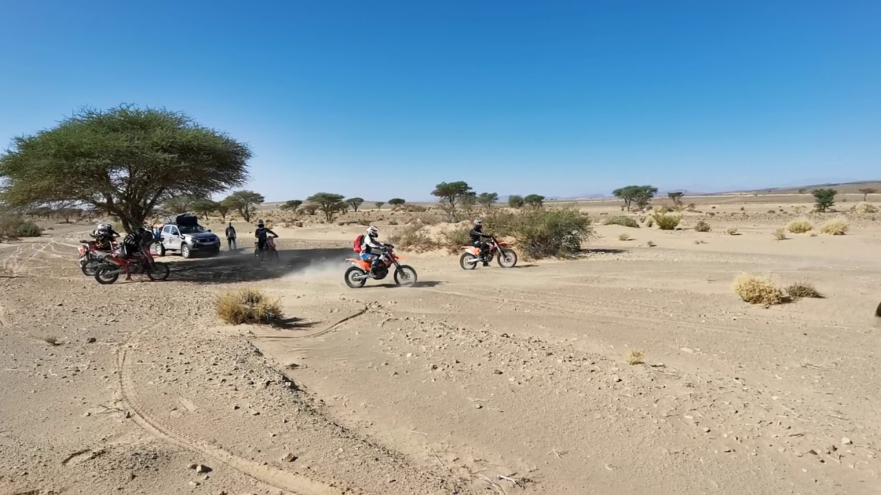 Motoaventures refreshment stop in the Sahara