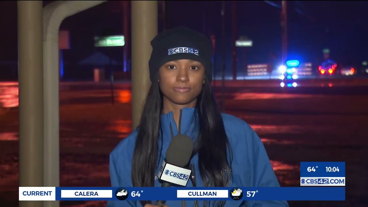 Severe storm cleanup underway in Alabama town