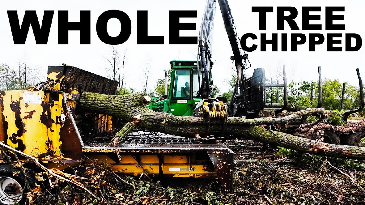 525 HP WOOD CHIPPER - SHREDS 26