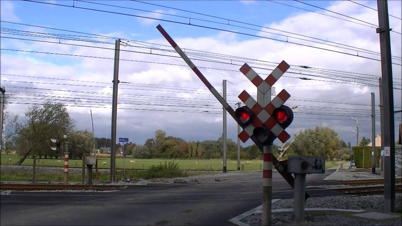 Spoorwegovergang//RR-crossing Hombeek, Moststraat (1), B