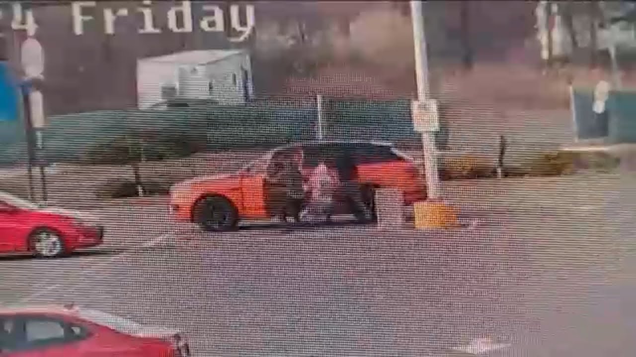 Driver fights off 3 carjackers at New Jersey supermarket