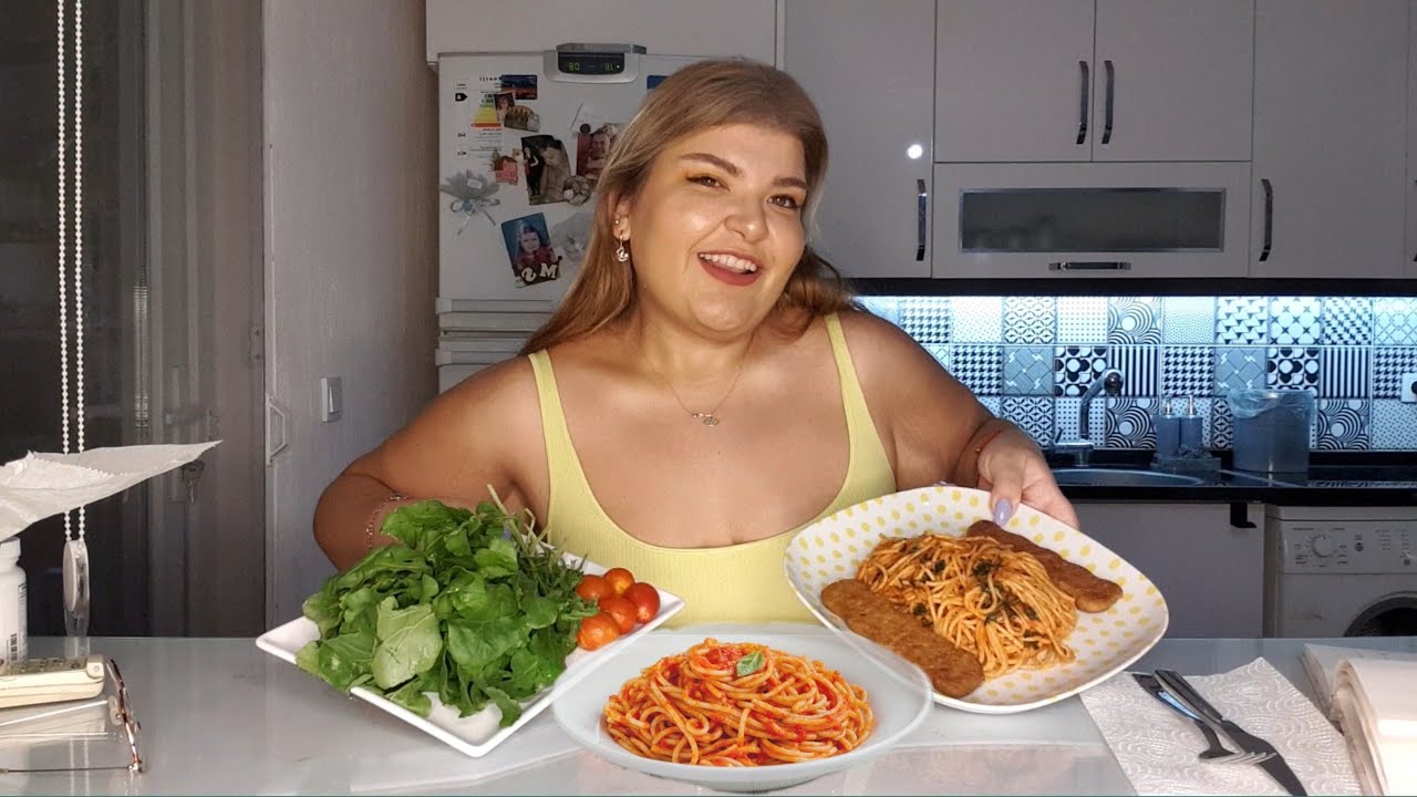 BOL SALÇALI MAKARNA MUKBANG Sevgilinden Sonra Seni Kim alır| Sosyal medya da Kadın olmak