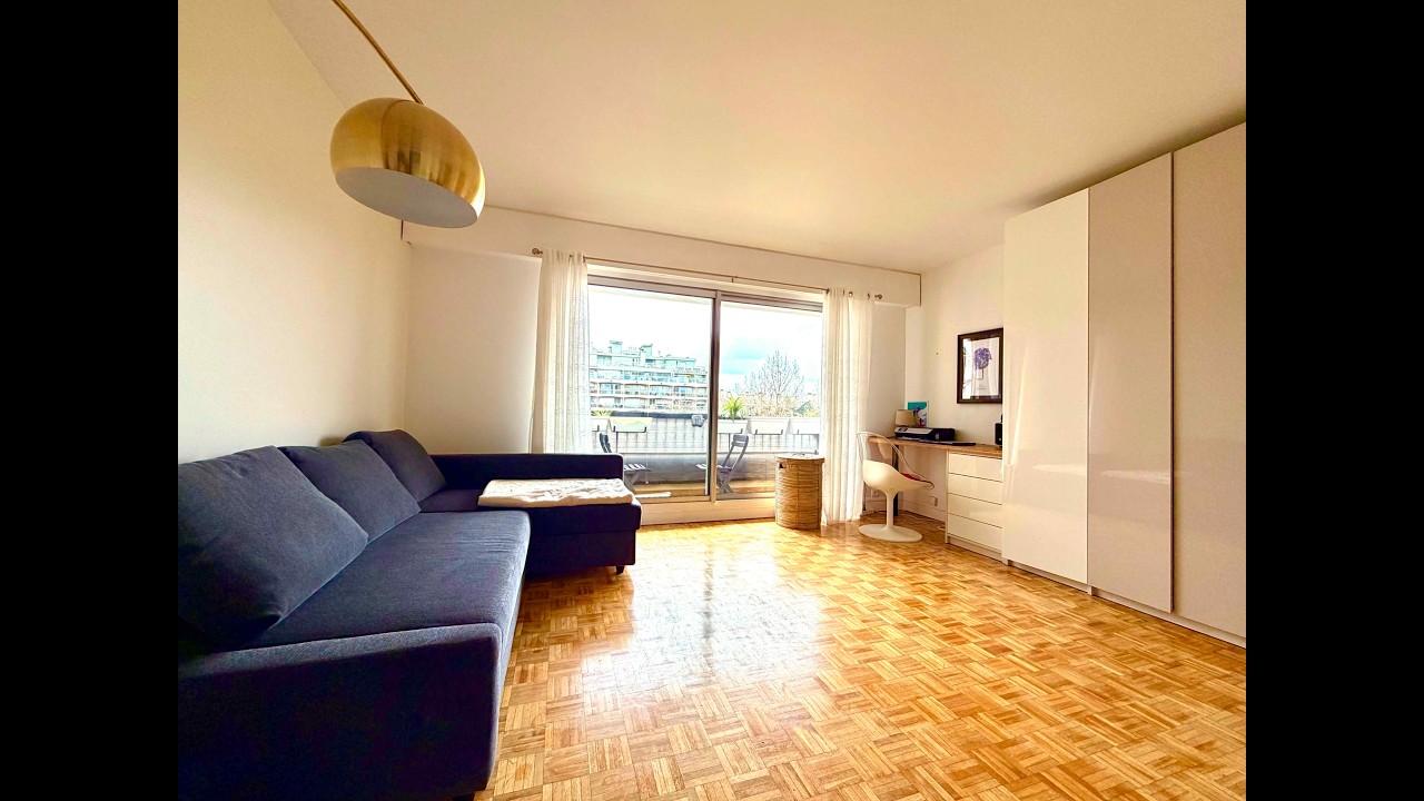 LOCATION MEUBLÉE – 2 PIÈCES RÉNOVÉ – BALCON & PARKING – COURBEVOIE BÉCON