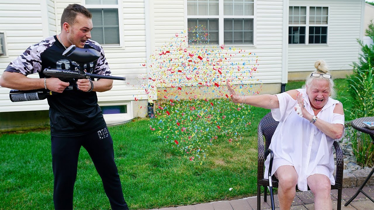 PAlNTBALL CONFETTI SCARE PRANK