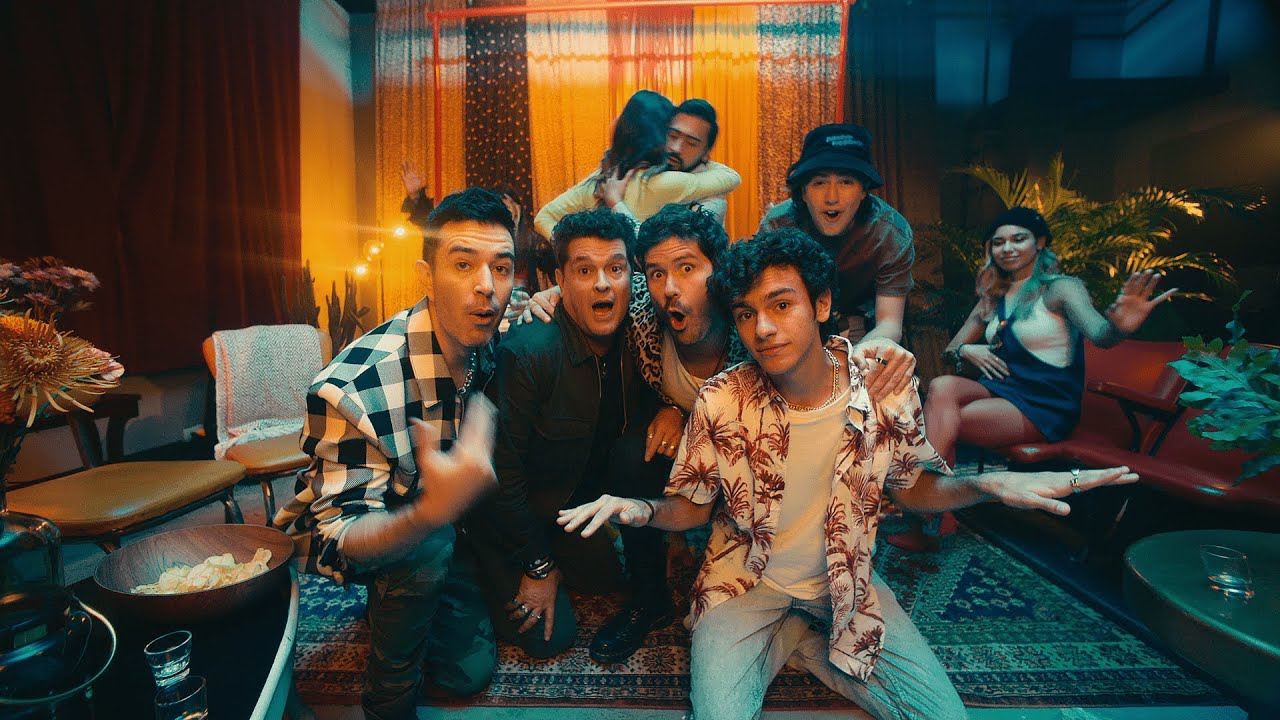 Sin &Aacute;nimo de Lucro, Carlos Vives, Jbot & Tuti - El Parrandero (Official Video)