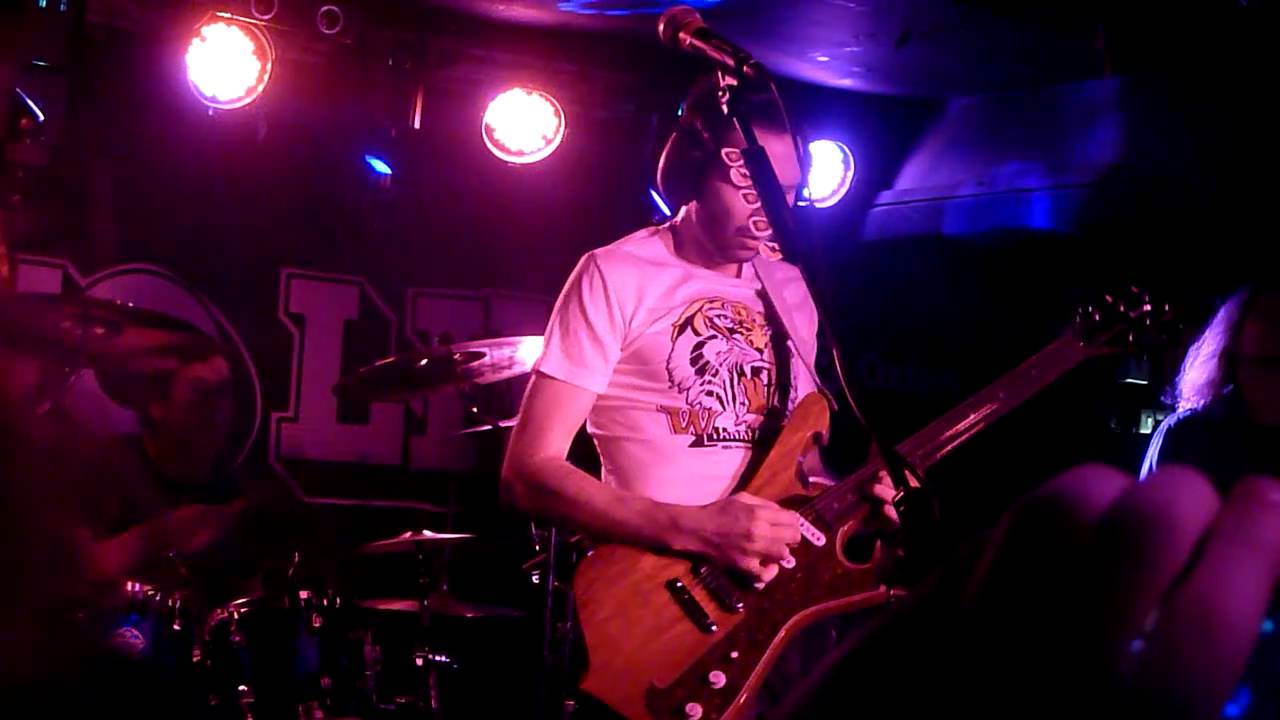 Paul Gilbert - Silence Followed By A Deafening Roar 06/11/2010 Moho Live
