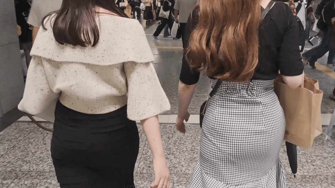 タイトなスカート二人組