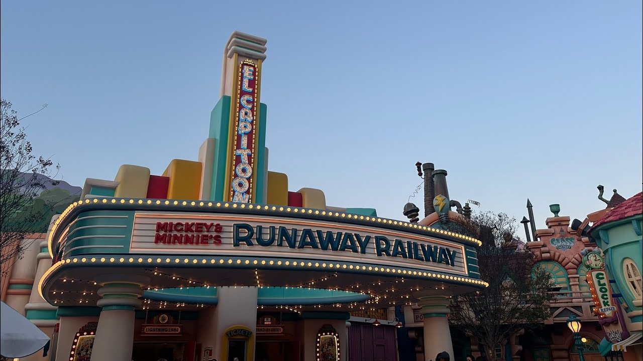 Mickey & Minnie's Runaway Railway - October 2025 - Disneyland [4K 60FPS]