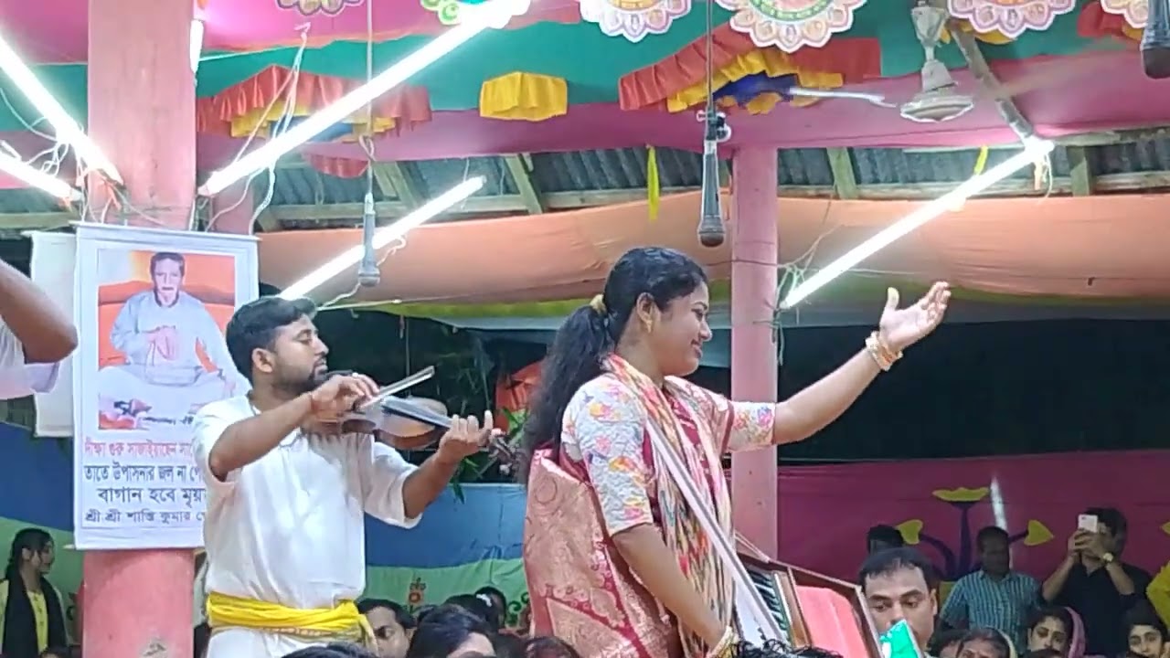 শ্যামা দিদির কন্ঠে অসাধারণ কৃষ্ণ নাম। গলাচিপার মাঝ গ্রামের আঙিনায়। সোমা পূজা সম্প্রদায়।