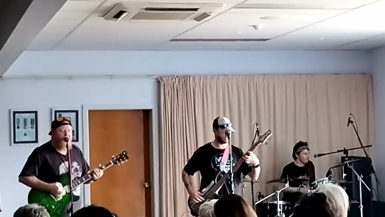 About You (Original)  Uncovered  Live @ The Jam TIn Newbourough Yallourn RSL.