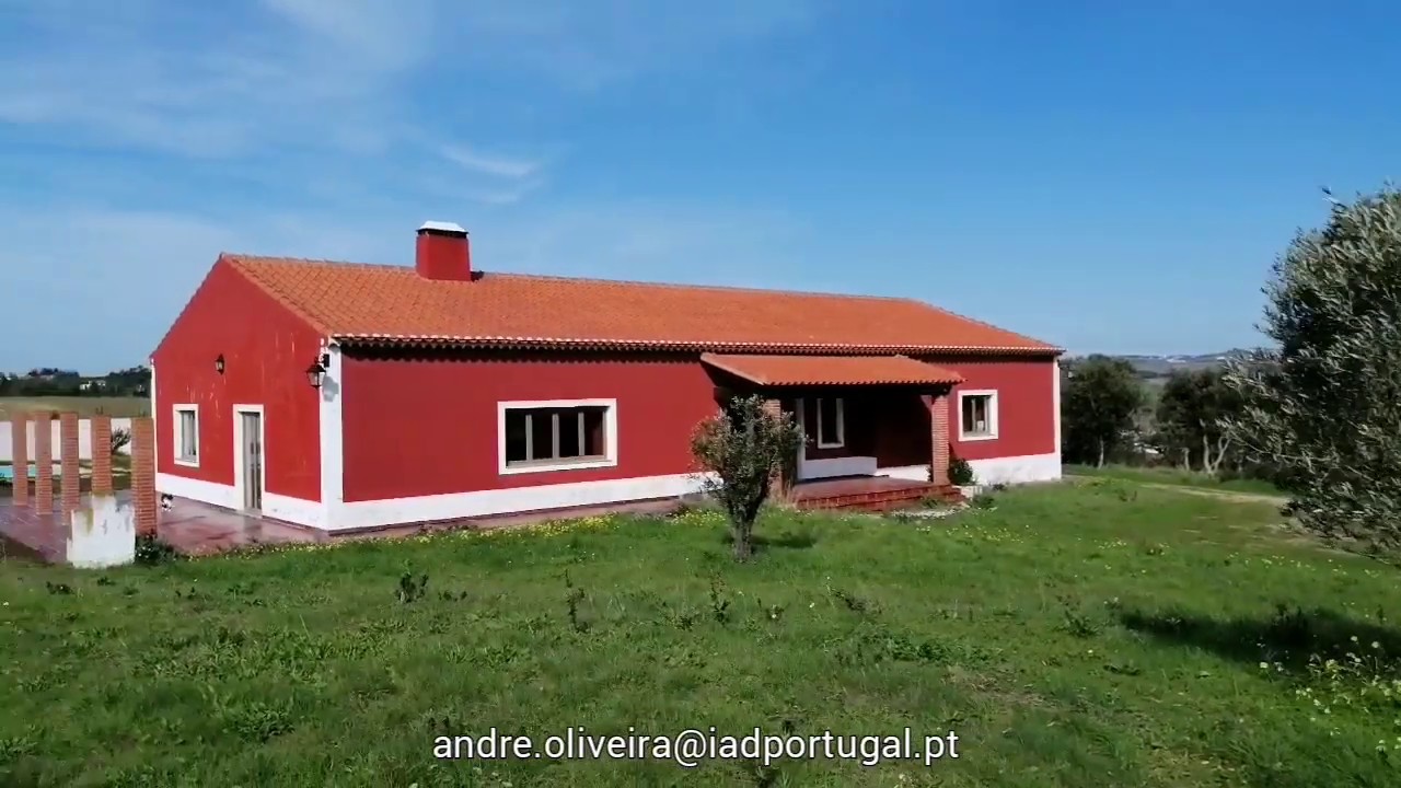 Sitio em Cadaval/Portugal, com vinha e auto suficiente