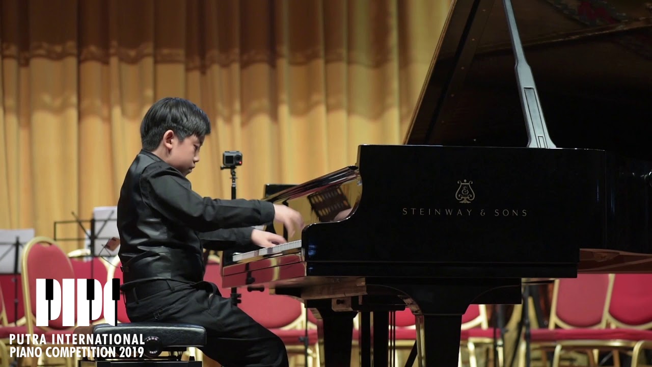 Montsalvatge: Sonatina pour Yvette, III. Allegro - Chayapon Chanporn