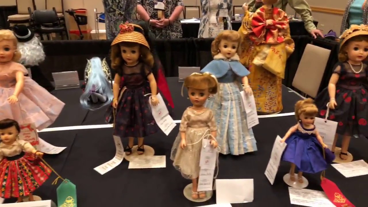 Live at the Competitive Exhibit at UFDC | Thousands of Dolls!
