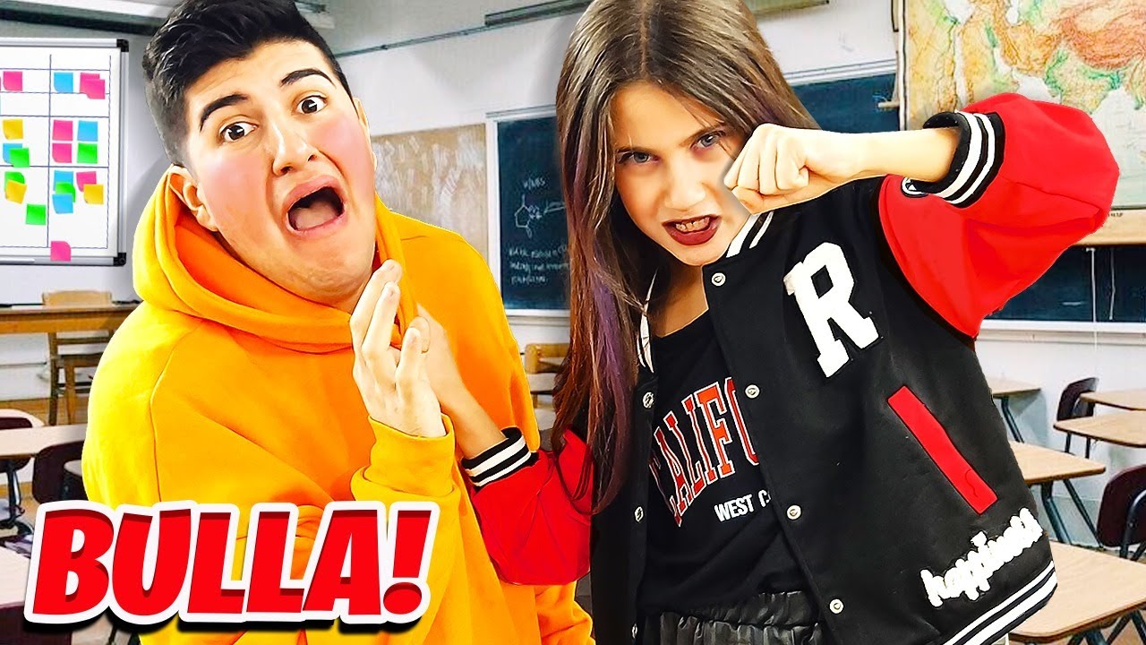 GIADA DIVENTA UNA BULLA DISTRUGGE CASA LITIGA E BULLIZZA RIKY E LUI VA VIA DI CASA PER SEMPRE!