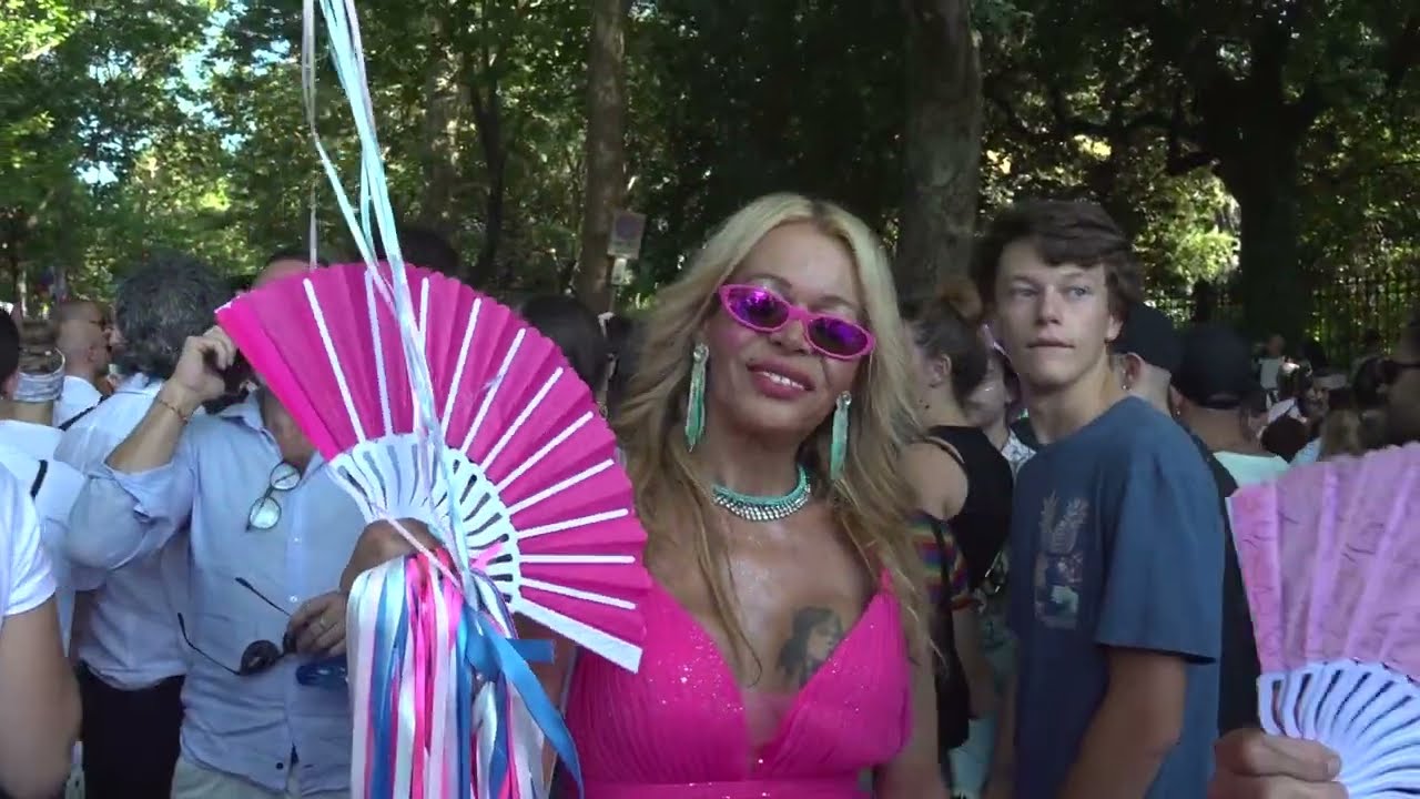 Toscana Pride, decine di migliaia sfilano in centro a Firenze