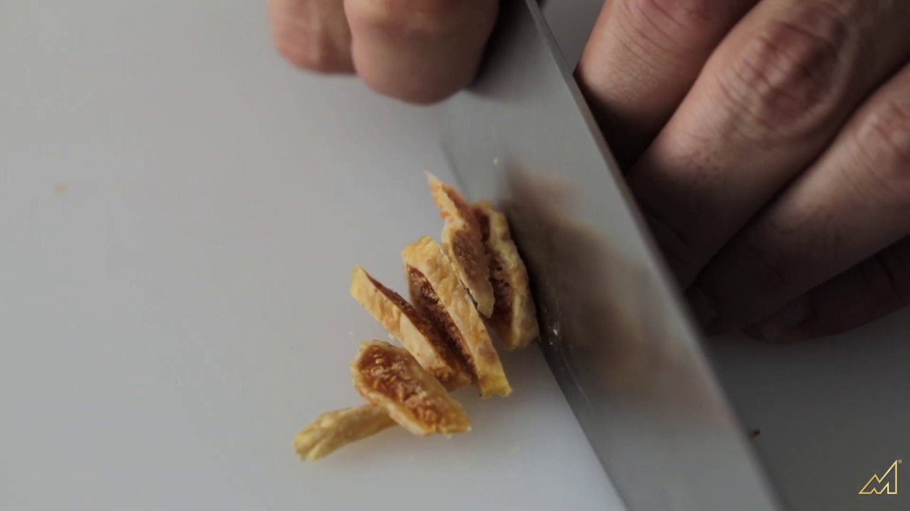 Videoricetta - Zuppetta di fichi, frollini salati al formaggio Montasio e gelato fiordilatte