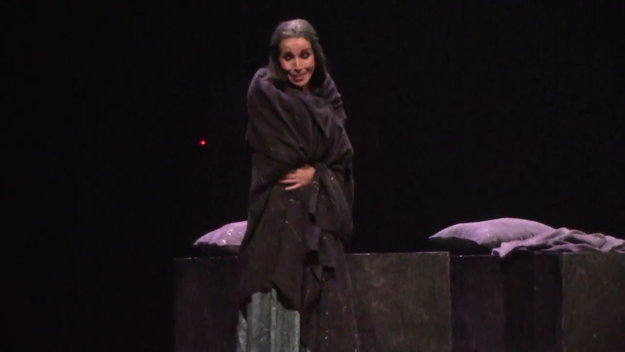 ANA BELÉN  ESCENA DE 'ROMEO Y JULIETA DESPIERTAN'.