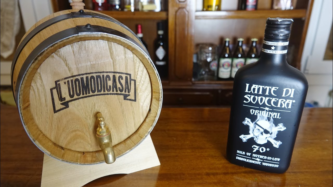 Latte della suocera. Liquore fatto in casa a 70% di gradazione alcolica.