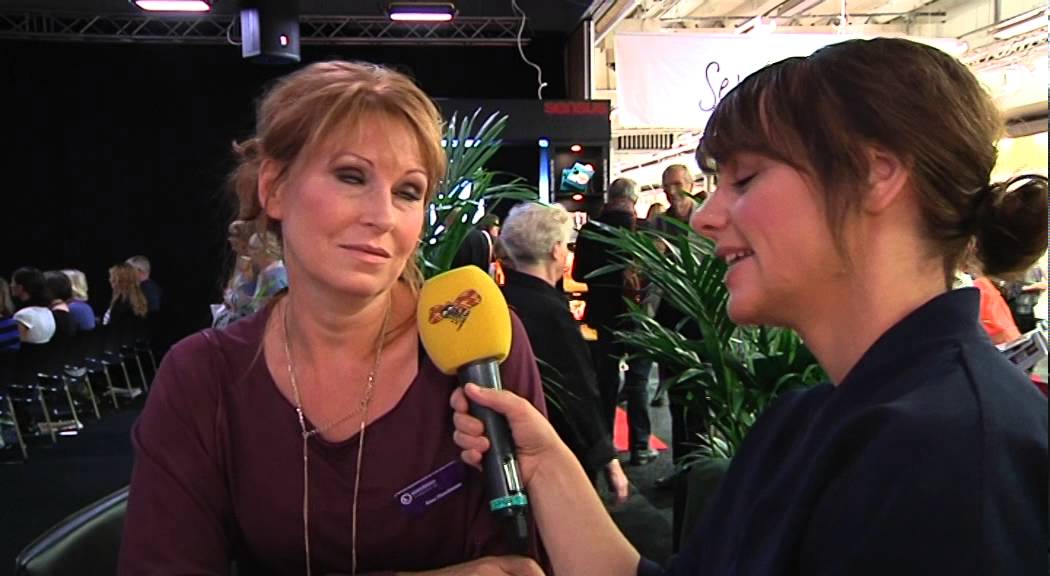 Anna Mannheimer delar med sig av sina bästa äktenskapstips i nya boken