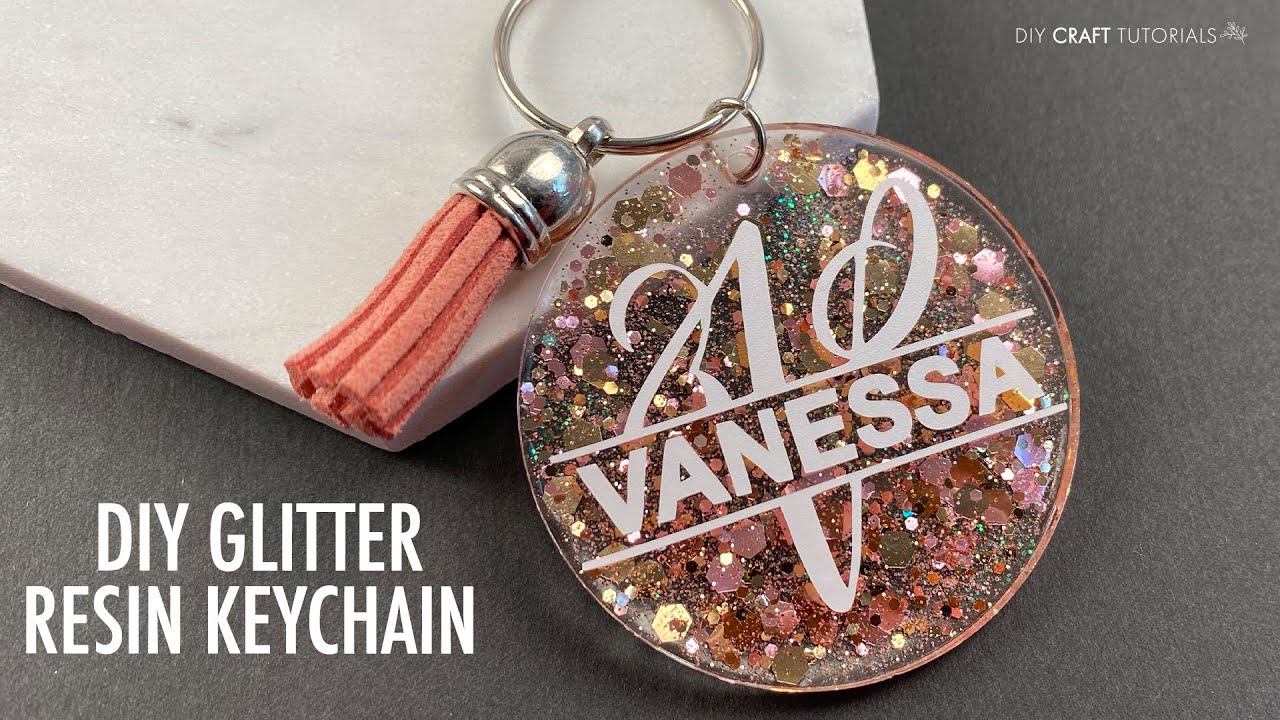 RESIN WITH ME | MONOGRAM KEYCHAIN  | Glitter Resin Keychain with Vinyl Tutorial