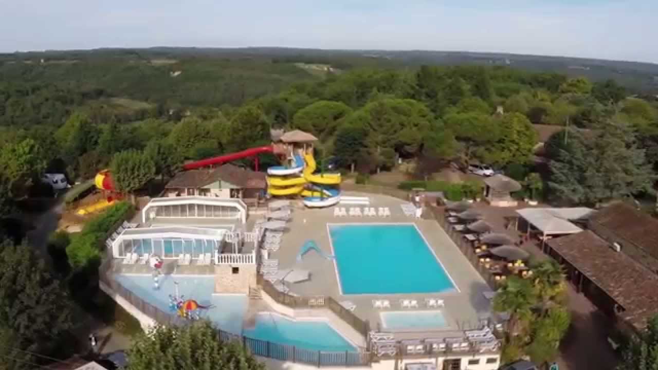 Camping Capfun 4* les Hauts de Ratebout : Ambiance nature et détente en plein cœur du Périgord noir.