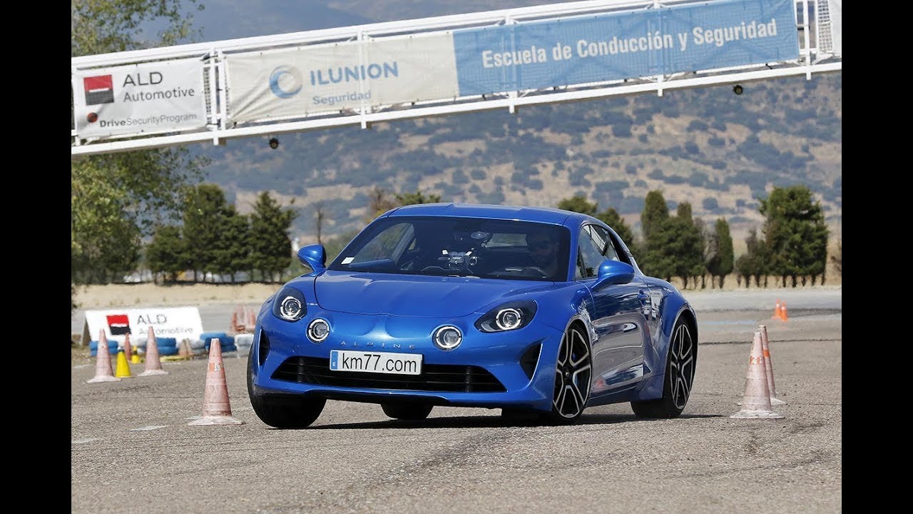 Alpine A110 2018 - Maniobra de esquiva (moose test) y eslalon | km77.com